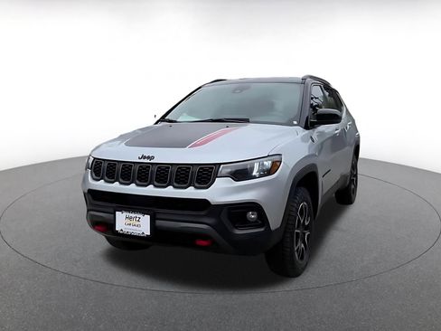 Used 2025 Jeep Compass Trailhawk AWD/4WD image 7