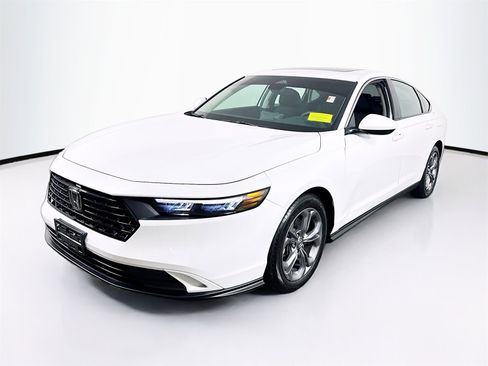 Used 2024 Honda Accord EX image 3