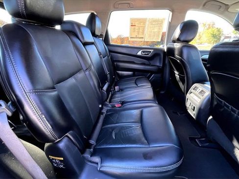 Used 2018 Nissan Pathfinder SL image 24