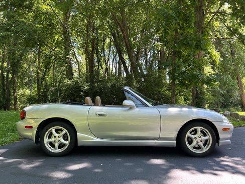 Used 2000 MAZDA MX-5 Miata image 21