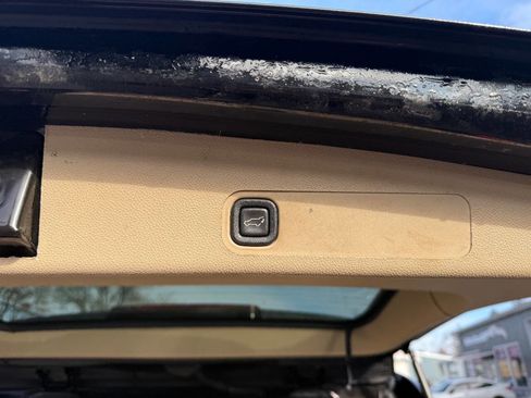 Used 2012 Chevrolet Tahoe LTZ image 32