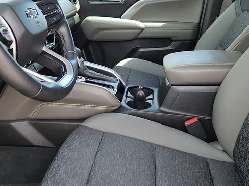 Used 2024 Chevrolet Colorado ZR2 w/ Technology Package AWD/4WD image 32