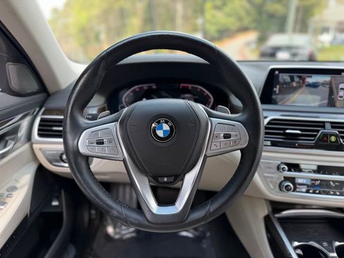 Used 2022 BMW 750i xDrive w/ Luxury Rear Seating Package image 44