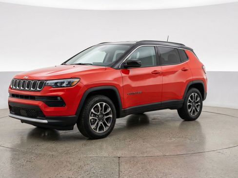 Used 2025 Jeep Compass Trailhawk image 3