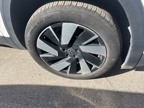 Used 2024 Volkswagen Atlas Cross Sport SE image 2