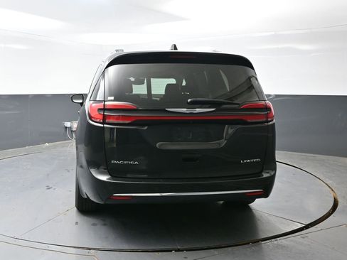 Used 2023 Chrysler Pacifica Limited image 13