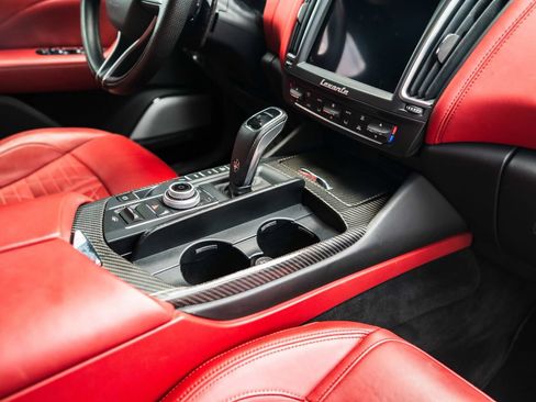 Used 2019 Maserati Levante Trofeo AWD/4WD image 16