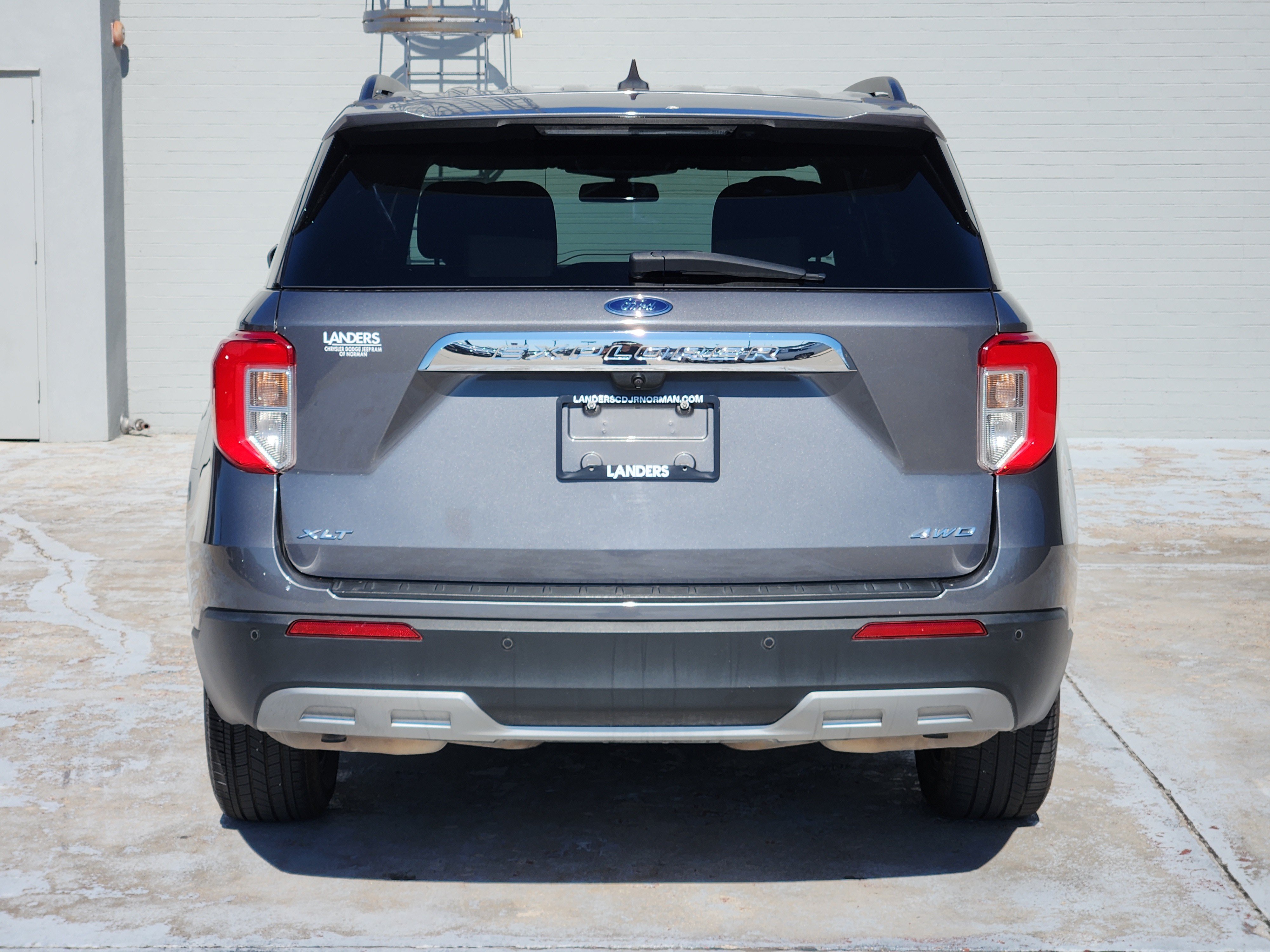 Used 2022 Ford Explorer XLT w/ Equipment Group 202A AWD/4WD image 7