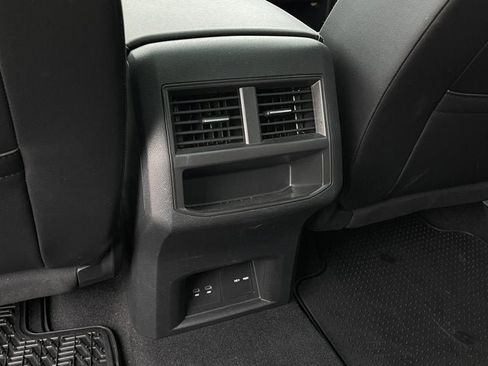 Used 2022 Volkswagen Atlas Cross Sport SE w/ Panoramic Sunroof Package image 26