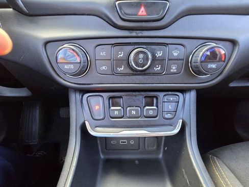 Used 2020 GMC Terrain SLE w/ Driver Convenience Package AWD/4WD image 16