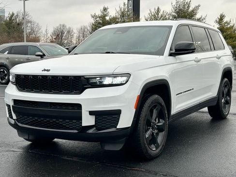 Certified 2023 Jeep Grand Cherokee L Laredo image 3