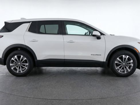Used 2025 Chevrolet Equinox LT FWD image 11