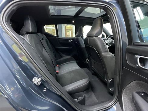 Used 2022 Volvo XC40 P8 Recharge Plus image 24