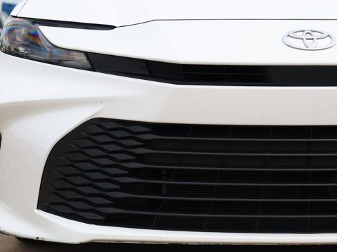 Used 2025 Toyota Camry LE FWD image 11