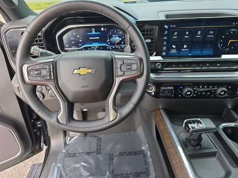Used 2023 Chevrolet Silverado 1500 High Country w/ High Country Premium Package AWD/4WD image 15