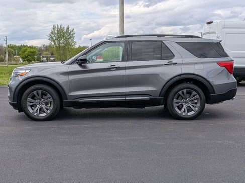 Used 2024 Ford Explorer XLT w/ Equipment Group 202A AWD/4WD image 4