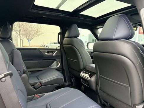 New 2026 INFINITI QX80 4WD image 17