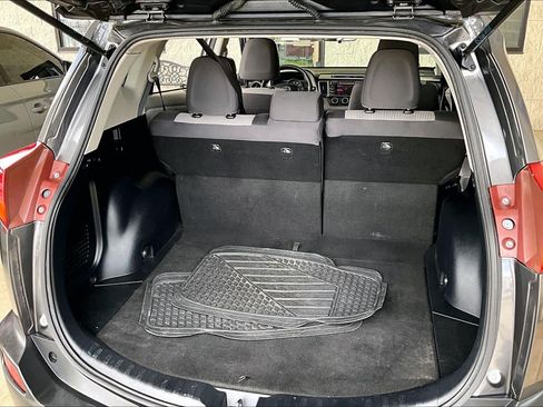 Used 2013 Toyota RAV4 LE FWD image 31