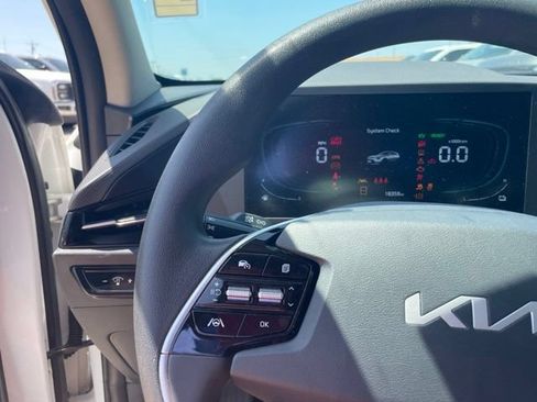 Used 2025 Kia Niro LX FWD image 13