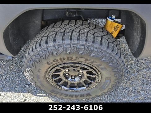 Used 2025 GMC Canyon AT4 w/ AT4X AEV Edition AWD/4WD image 10
