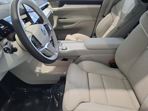 New 2025 Volvo EX90 Ultra w/ Protection Package Premier image 9