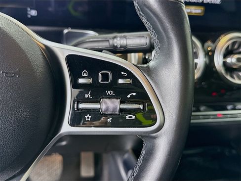 Used 2020 Mercedes-Benz GLB 250 4MATIC w/ Premium Package image 22