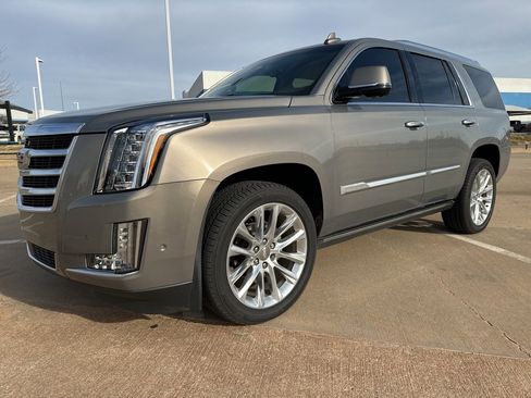 Used 2019 Cadillac Escalade Premium Luxury image 1