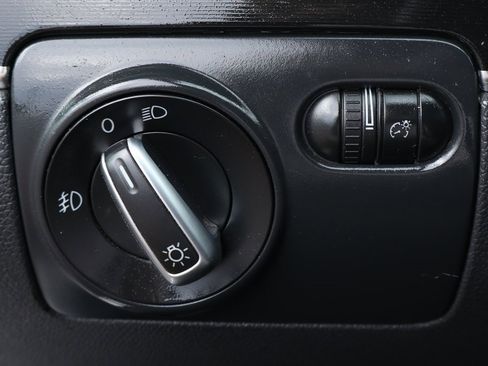 Used 2010 Volkswagen GTI 4-Door image 18