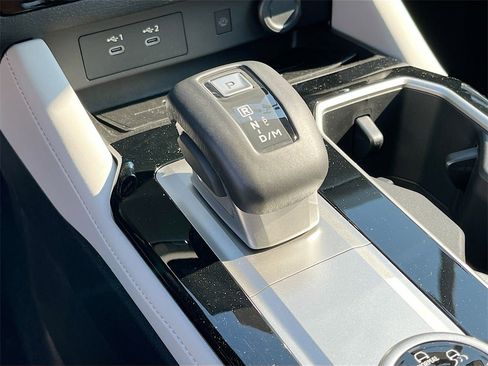 New 2025 Mitsubishi Outlander SEL image 17