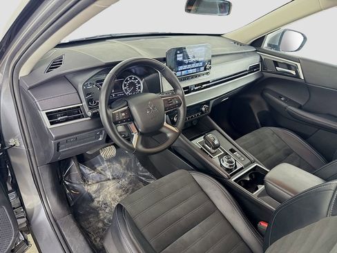 Used 2024 Mitsubishi Outlander SE image 21
