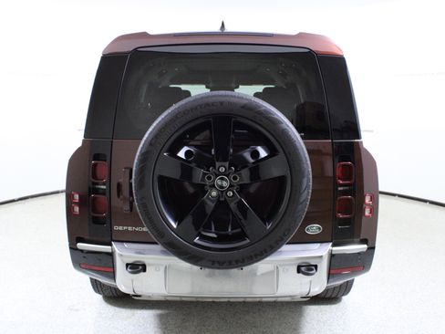Used 2023 Land Rover Defender 130 S image 6