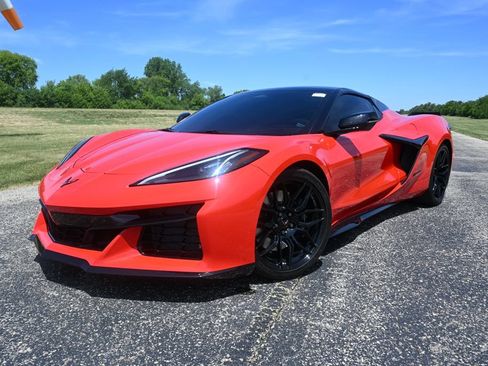 Used 2026 Chevrolet Corvette Z06 w/ Stealth Interior Trim Package RWD image 5