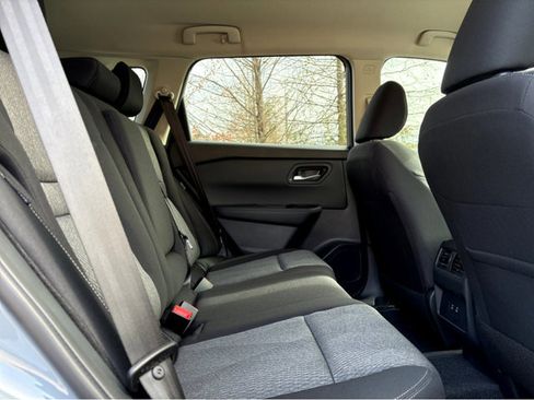 Certified 2025 Nissan Rogue SV image 18