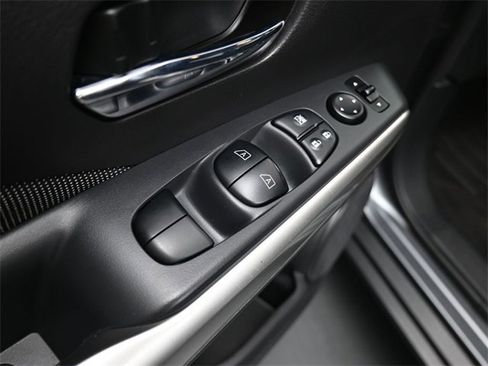 Used 2019 Nissan Kicks SV image 23