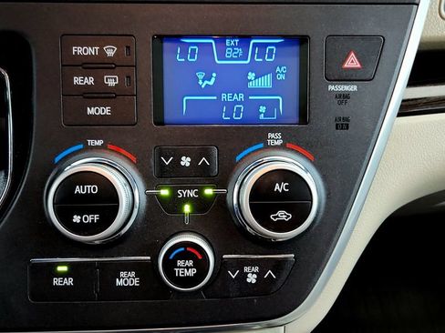 Certified 2017 Toyota Sienna XLE Premium AWD/4WD image 31