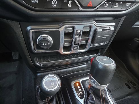 Used 2023 Jeep Gladiator Overland image 17