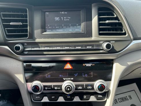Used 2020 Hyundai Elantra SE image 14