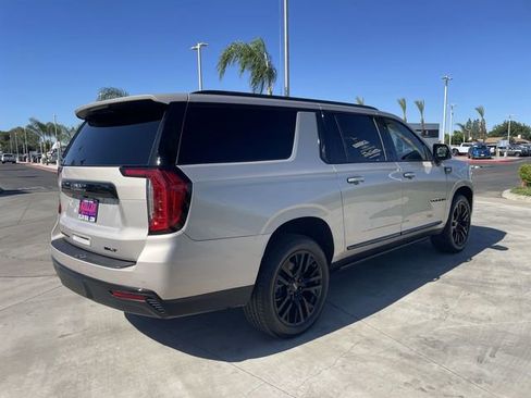 Used 2022 GMC Yukon XL SLT w/ SLT Luxury Package AWD/4WD image 8
