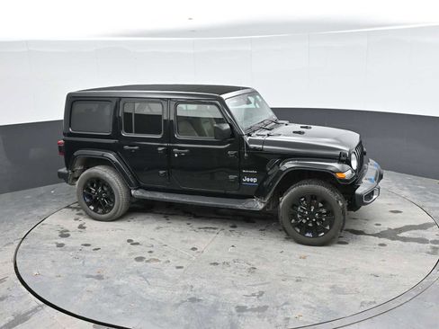 Used 2023 Jeep Wrangler Sahara w/ Cold Weather Group image 19