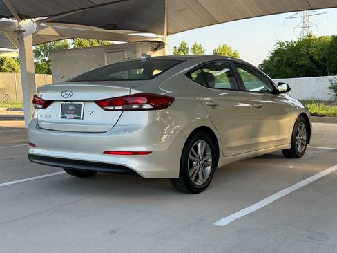 Used 2017 Hyundai Elantra SE FWD image 3