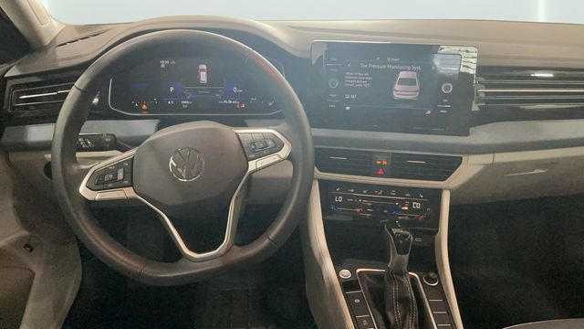 Used 2026 Volkswagen Jetta SE FWD image 10