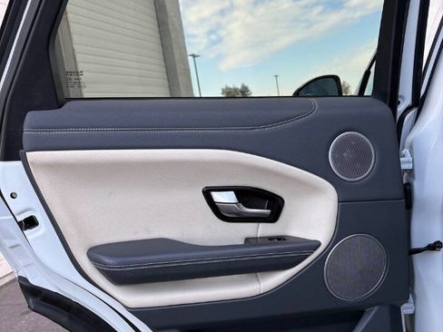 Used 2017 Land Rover Range Rover Evoque SE image 24