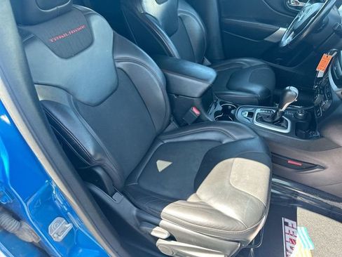 Used 2018 Jeep Cherokee Trailhawk w/ Cold Weather Group AWD/4WD image 19