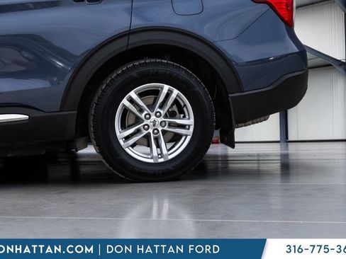 Used 2021 Ford Explorer XLT AWD/4WD image 33