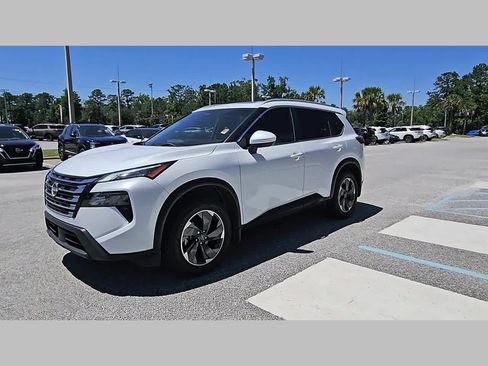 Used 2024 Nissan Rogue SV w/ SV Premium Package FWD image 23