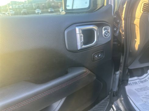 Used 2021 Jeep Wrangler Unlimited Rubicon w/ Xtreme Recon 35" Tire Package image 16