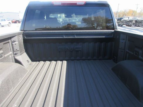 New 2026 GMC Sierra 1500 Elevation image 7