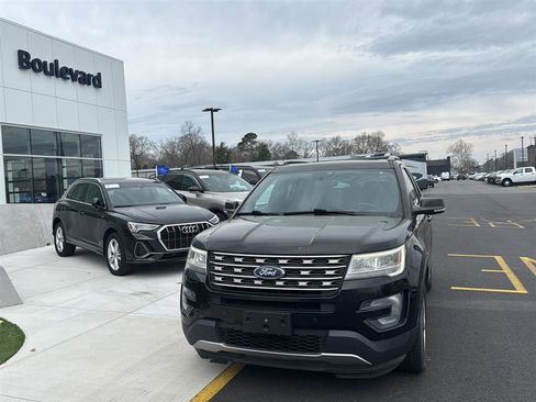 Used 2017 Ford Explorer XLT w/ Equipment Group 202A image 4