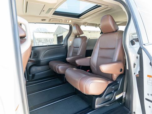 Used 2020 Toyota Sienna Limited Premium image 33