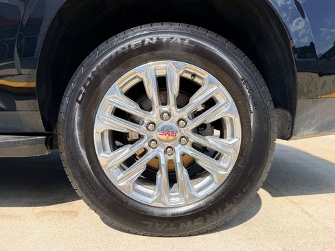 Used 2023 GMC Yukon XL SLT AWD/4WD image 8